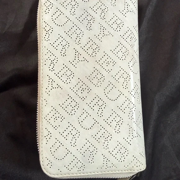 Burberry white Cream Leather Wallet - Picture 2 of 9